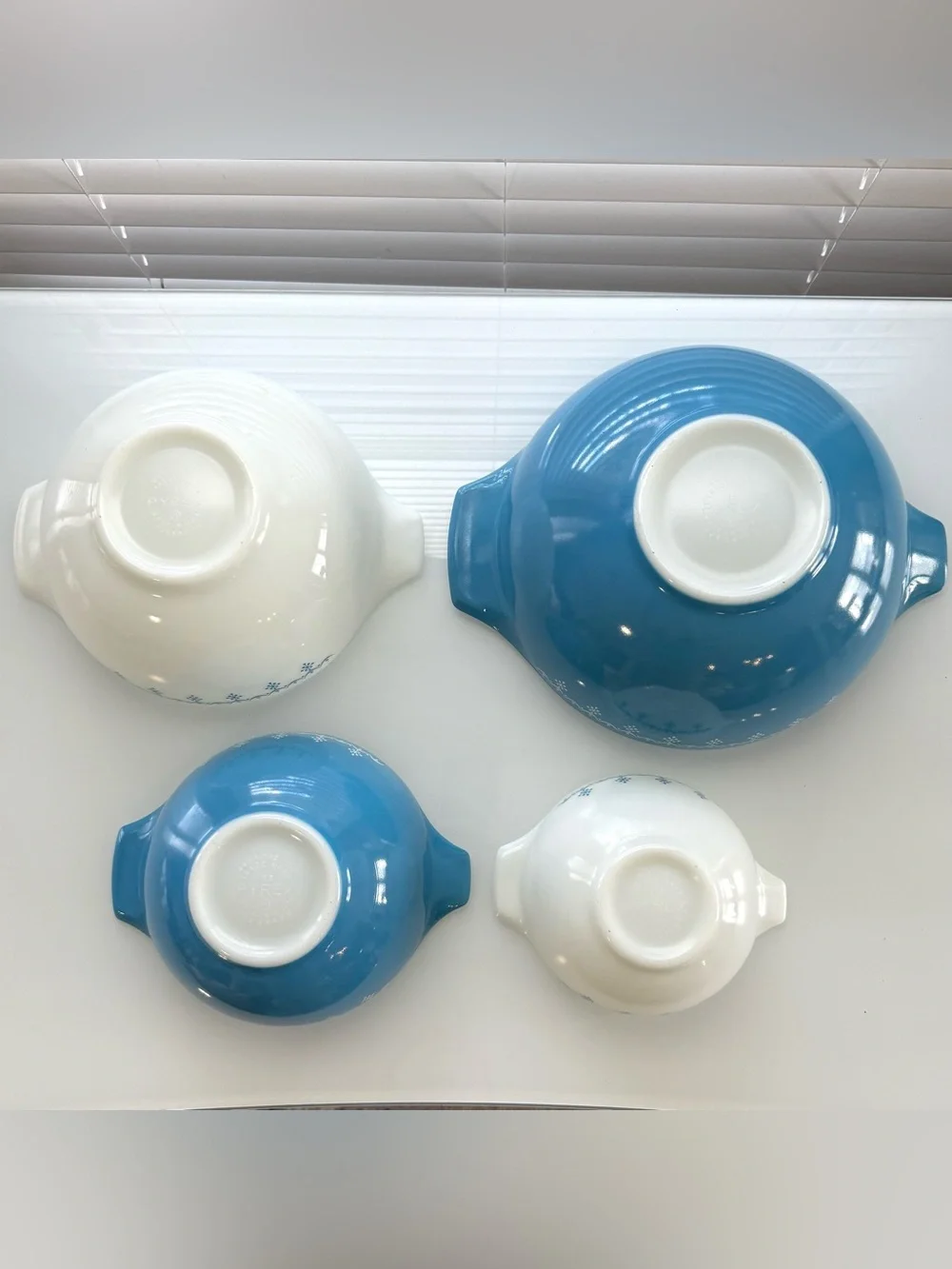 Vintage Pyrex Snowflake Garland Blue/White Cinderella Mixing Bowl - Set of 4
